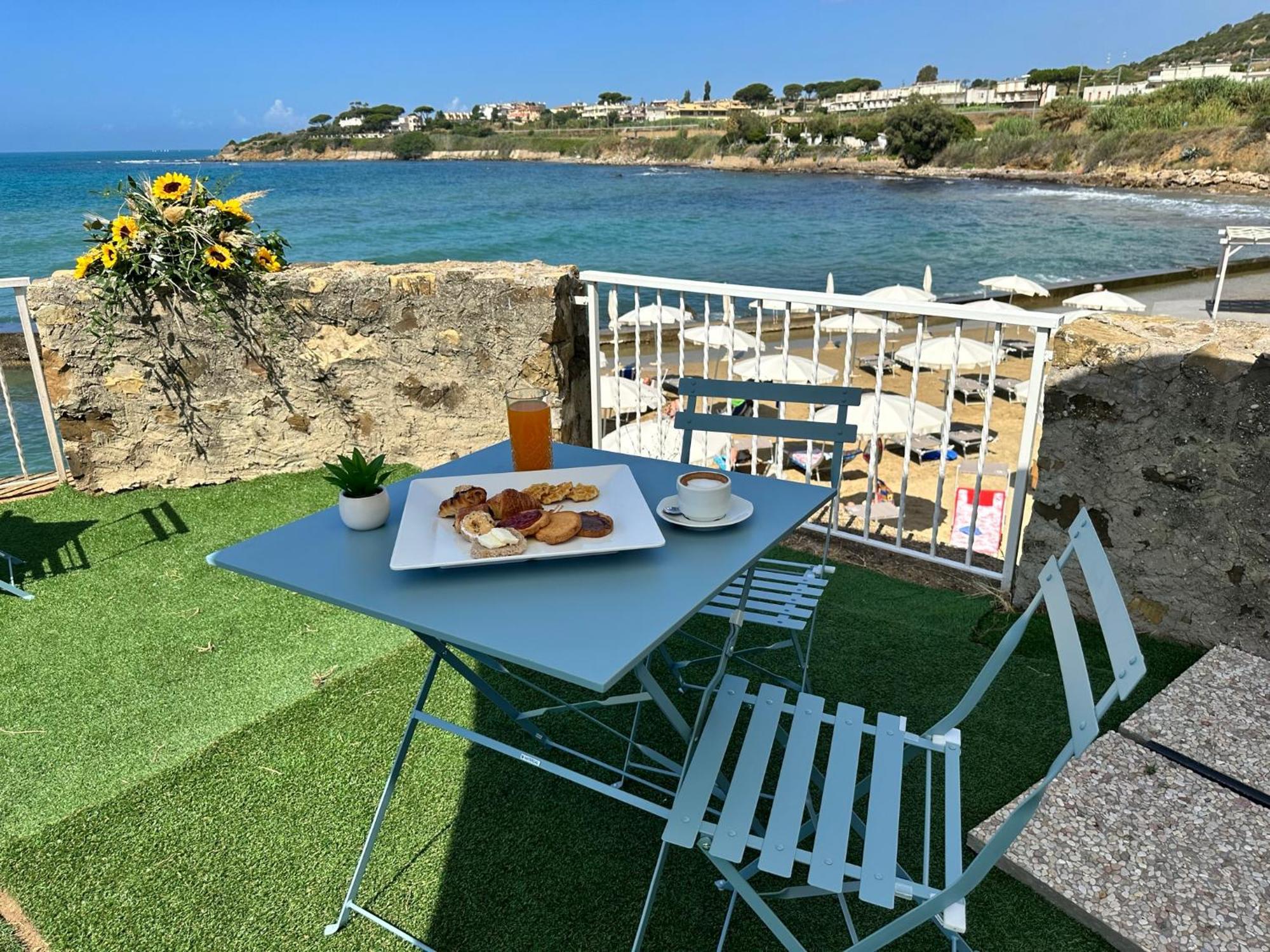 Villa Mg Hotel Santa Marinella Exterior foto
